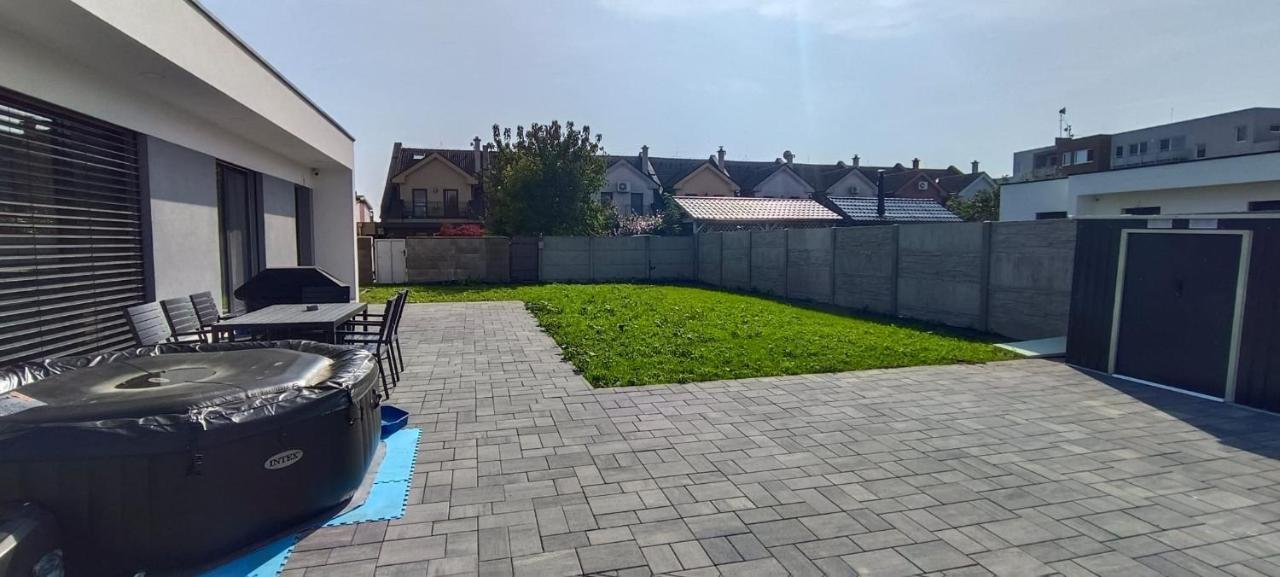 Janosikova Klimatizovany Apartmanovy Dom S Virivkou, 9B 빌라 외부 사진